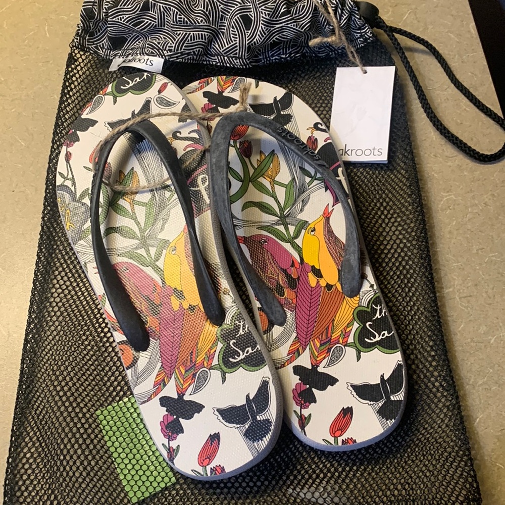 Sak Roots flip flops Size 7